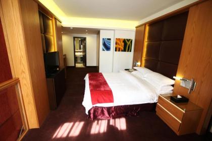 WH Hotel - image 6