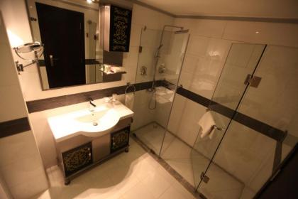 WH Hotel - image 7
