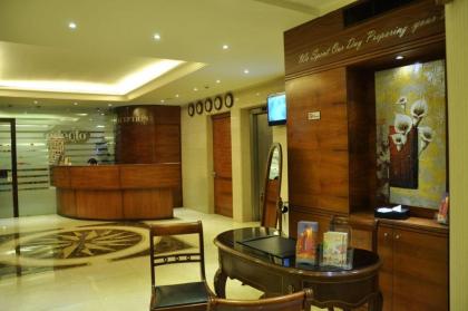 Ceasars Park Hotel - image 14