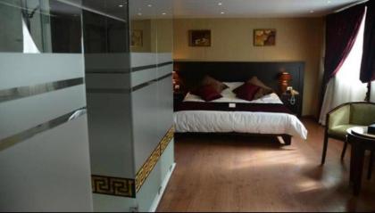 Ceasars Park Hotel - image 17