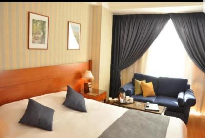 Ceasars Park Hotel - image 19