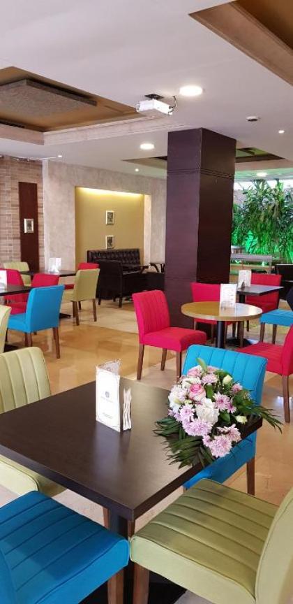 Ceasars Park Hotel - image 3