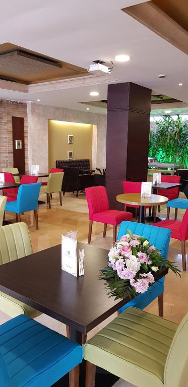 Ceasars Park Hotel - image 3