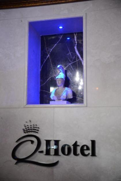 Q Hotel - image 12