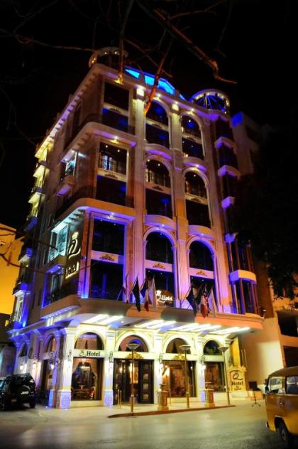 Q Hotel - image 5