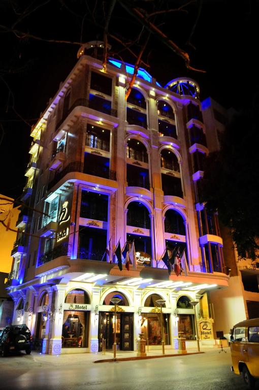 Q Hotel - image 5