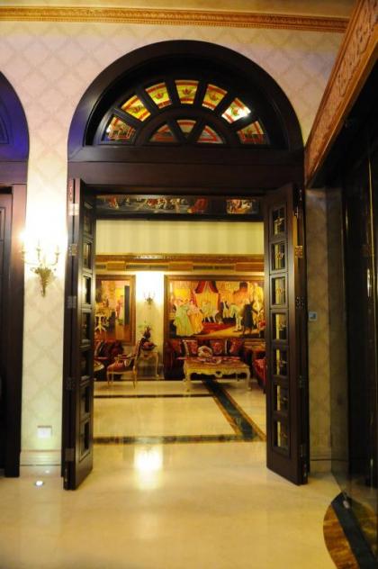 Q Hotel - image 8
