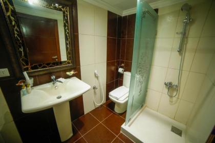 Villa Queens - image 12
