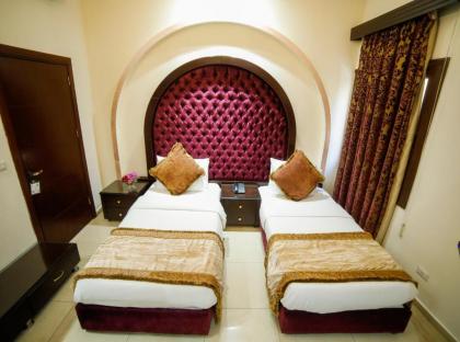 Villa Queens - image 2