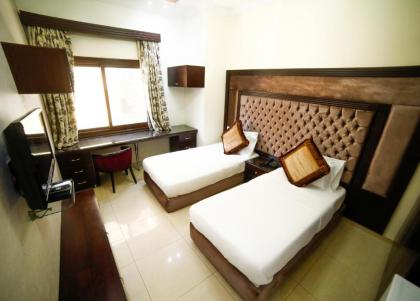 Villa Queens - image 8