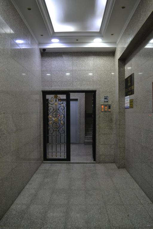 Silver Apartments - image 3