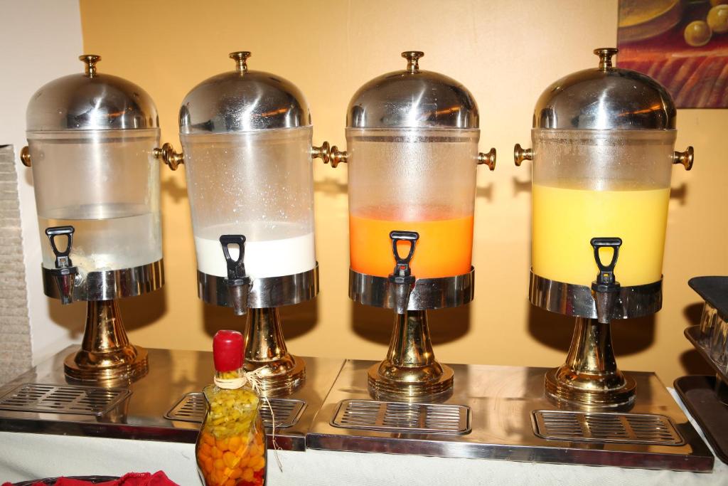 Midtown Hotel & Suites - image 7