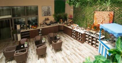 Gems Hotel - image 3