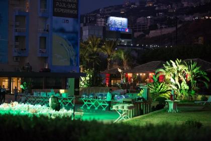 Four Seasons Halat - image 1
