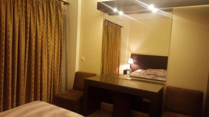 West House Residence - image 2