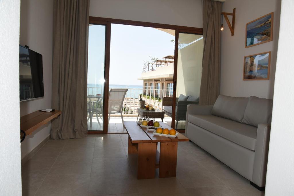 La Siesta Hotel & Beach Resort - image 2