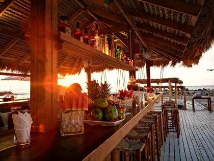 La Siesta Hotel & Beach Resort - image 9