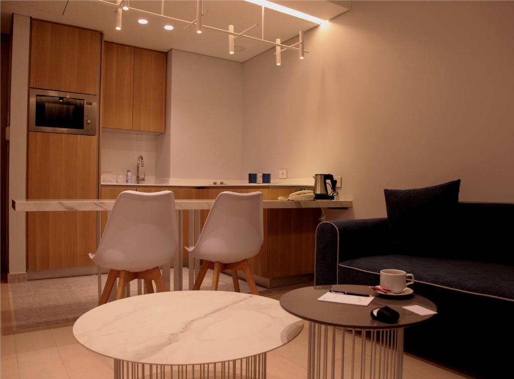 Monot Suites - image 2