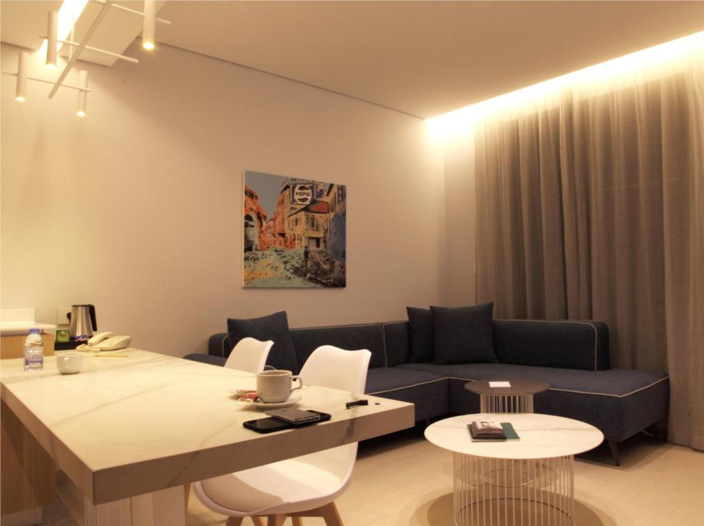 Monot Suites - image 5