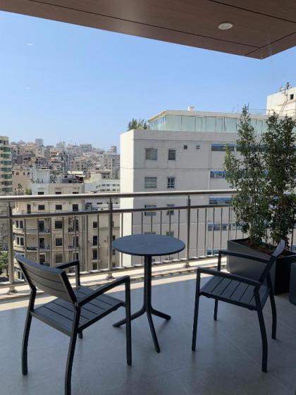 ZUR Studios and Suites - image 10