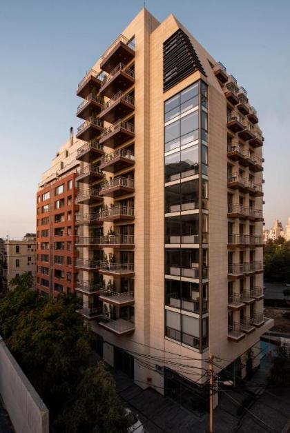 ZUR Studios and Suites - image 14