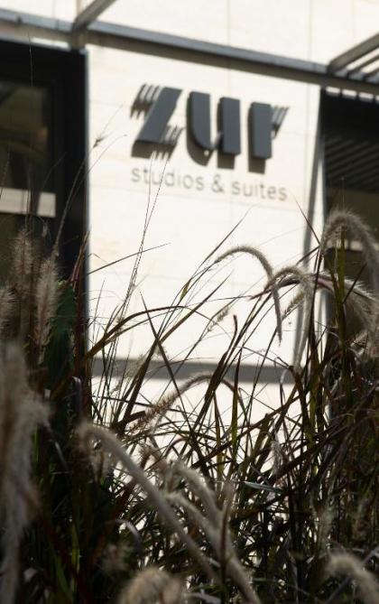 ZUR Studios and Suites - image 18