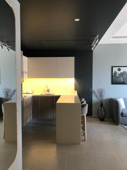 ZUR Studios and Suites - image 2