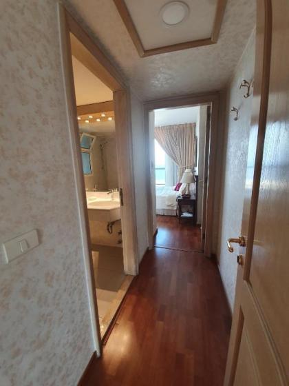 Holiday Home Suites - image 7