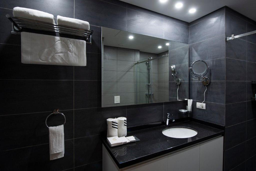 The 'Lux' Suite - image 6