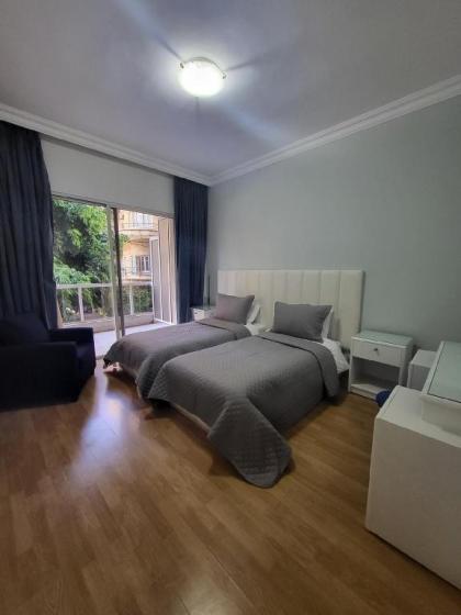 Newly Renovated Spacious 1BR Suite in Hamra - image 3