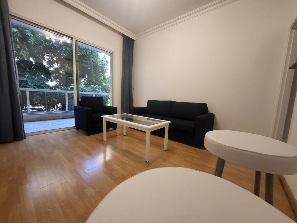 Newly Renovated Spacious 1BR Suite in Hamra - image 4