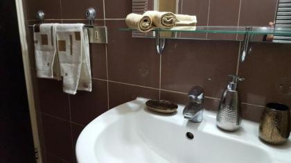 Perfect 1BR with Kitchen in Heart of Hamra - image 5
