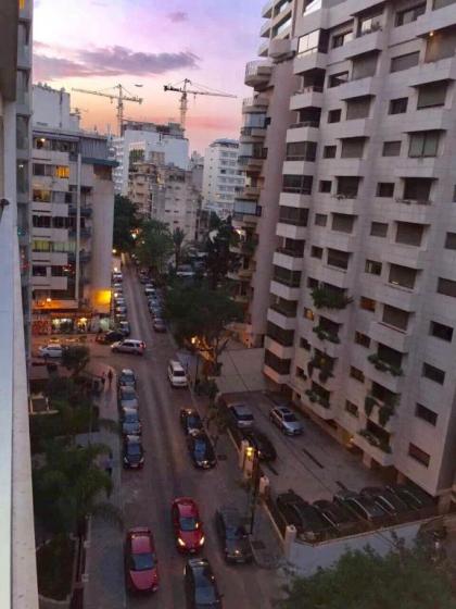 Spacious 1 Bedroom Suite & Large Balcony - image 2