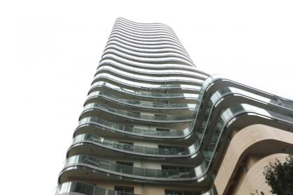 Versace Tower Luxury Suites - Downtown - image 3
