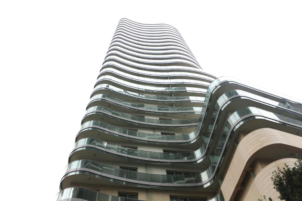Versace Tower Luxury Suites - Downtown - image 3