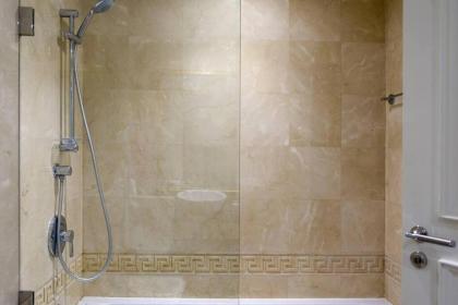 Versace Tower Luxury Suites - Downtown - image 30