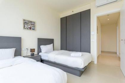 Denim 3 Bedroom Apartment With Pool - image 22