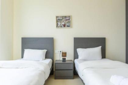 Denim 3 Bedroom Apartment With Pool - image 24