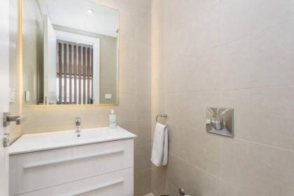 Denim 3 Bedroom Apartment With Pool - image 26