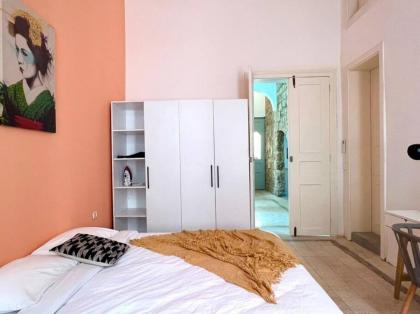 Stone Wall 2BR Apartment - image 16