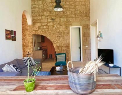 Stone Wall 2BR Apartment - image 6