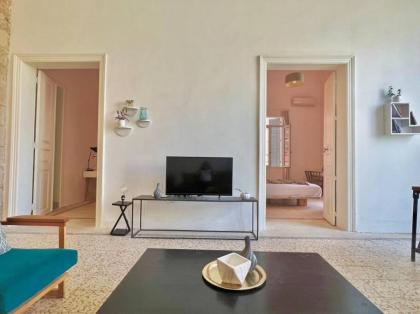 Stone Wall 2BR Apartment - image 7