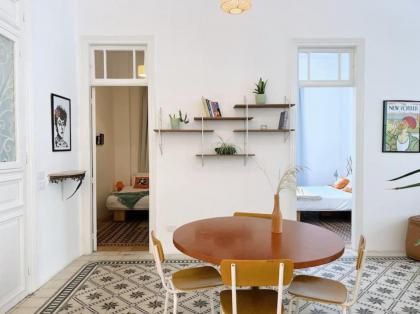 Vintage Apt 4BR Mar Mikhael - image 10
