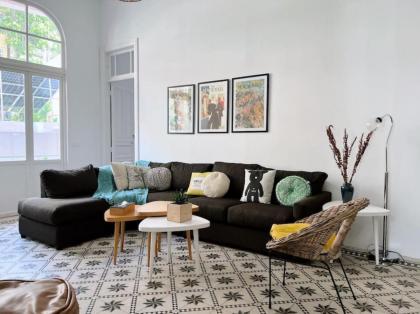 Vintage Apt 4BR Mar Mikhael - image 4