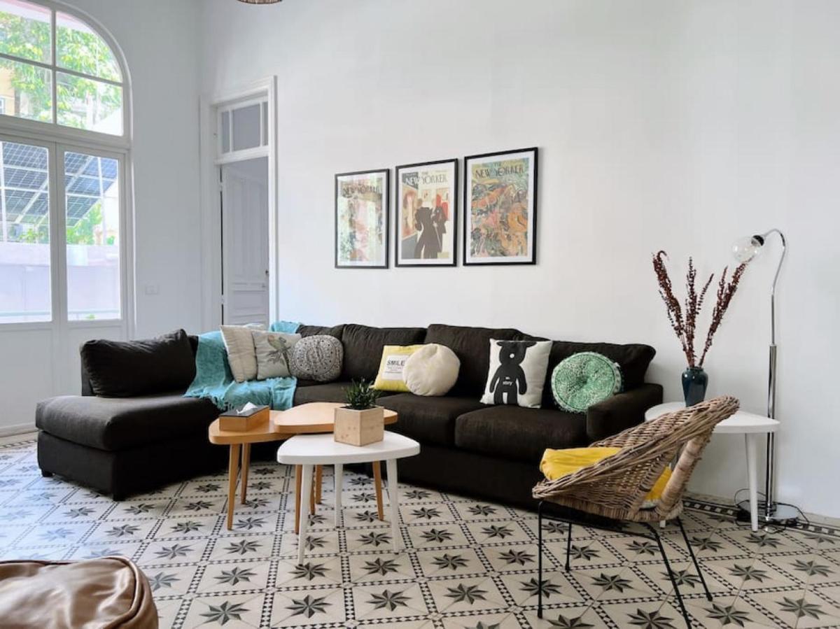 Vintage Apt 4BR Mar Mikhael - image 4