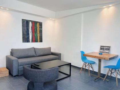 Railway House 1BR Apt with front yard 24 hours power Beirut