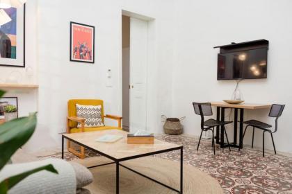Hidden Gem 1BR Apartment - image 2
