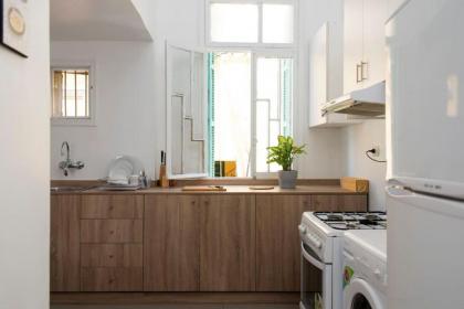 Dream Location Apartment - image 8