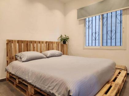 Charming 2BR Gemayze - image 12