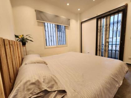 Charming 2BR Gemayze - image 13